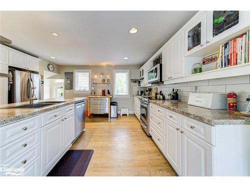 599 Mosley Street, Wasaga Beach, ON - Indoor Photo Showing Kitchen