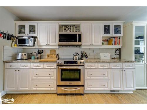 599 Mosley Street, Wasaga Beach, ON - Indoor Photo Showing Kitchen