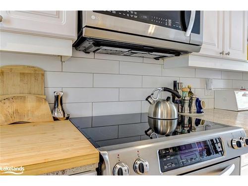 599 Mosley Street, Wasaga Beach, ON - Indoor Photo Showing Kitchen