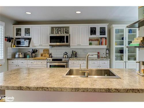 599 Mosley Street, Wasaga Beach, ON - Indoor Photo Showing Kitchen With Double Sink With Upgraded Kitchen