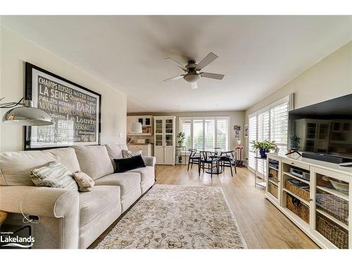 599 Mosley Street, Wasaga Beach, ON - Indoor Photo Showing Living Room