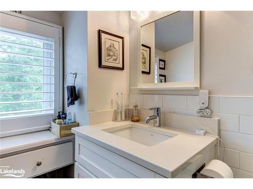 599 Mosley Street, Wasaga Beach, ON - Indoor Photo Showing Bathroom