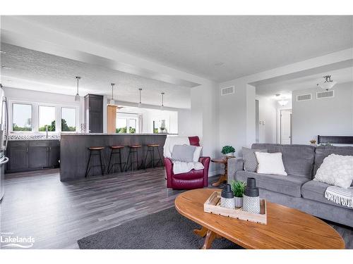 615796 3Rd Line, The Blue Mountains, ON - Indoor Photo Showing Living Room