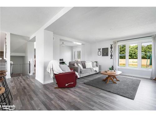 615796 3Rd Line, The Blue Mountains, ON - Indoor Photo Showing Living Room