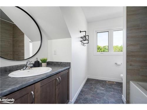 615796 3Rd Line, The Blue Mountains, ON - Indoor Photo Showing Bathroom