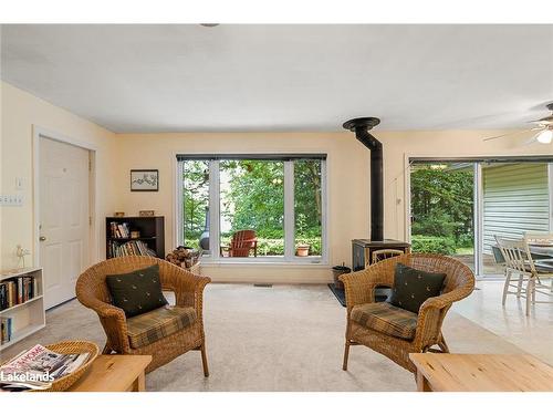 1096 Farmer Hays Drive, Dorset, ON - Indoor Photo Showing Living Room