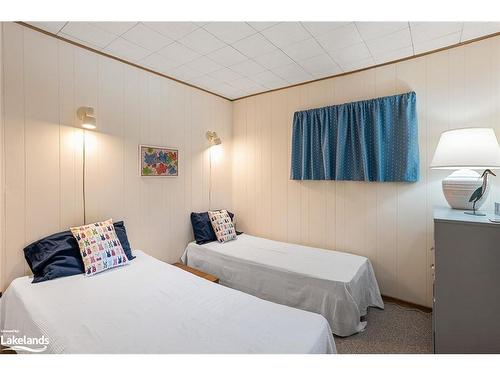 1096 Farmer Hays Drive, Dorset, ON - Indoor Photo Showing Bedroom