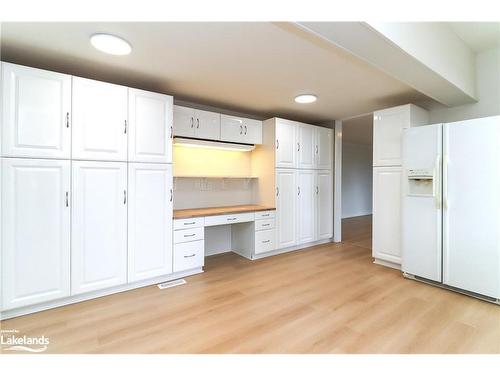 15 Hawthorne Drive, Innisfil, ON - Indoor Photo Showing Kitchen