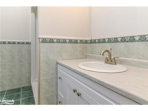 15 Hawthorne Drive, Innisfil, ON - Indoor Photo Showing Bathroom