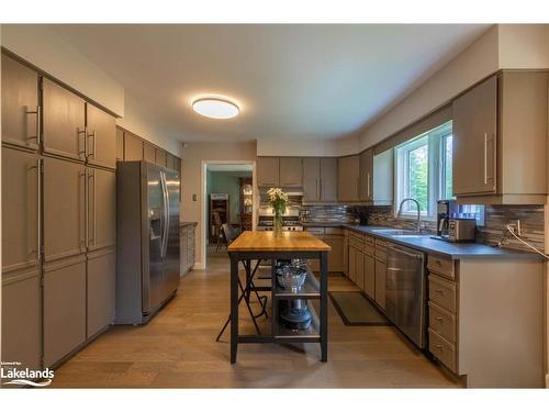 28 Lake Drive, Huntsville, ON - Indoor Photo Showing Kitchen