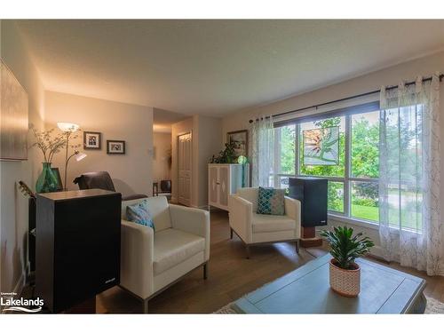 28 Lake Drive, Huntsville, ON - Indoor Photo Showing Living Room