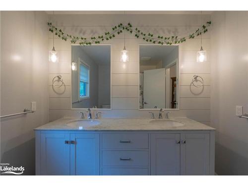 28 Lake Drive, Huntsville, ON - Indoor Photo Showing Bathroom