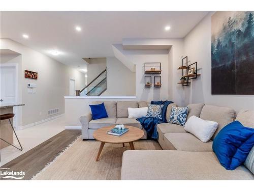 963 Wright Drive, Midland, ON - Indoor Photo Showing Living Room