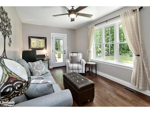 058151 12Th Line, Meaford, ON - Indoor Photo Showing Living Room