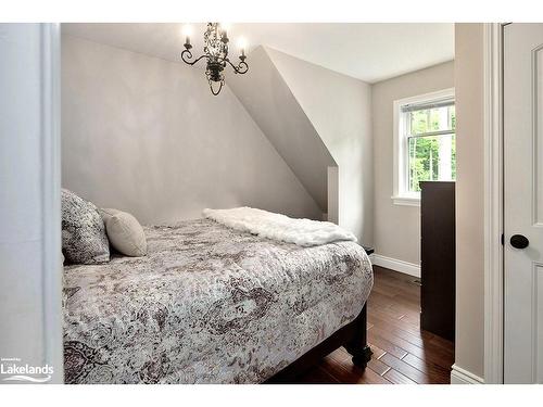 058151 12Th Line, Meaford, ON - Indoor Photo Showing Bedroom