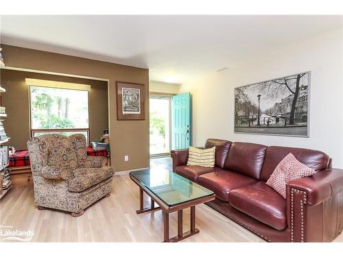 24 47Th Street N, Wasaga Beach, ON - Indoor Photo Showing Living Room