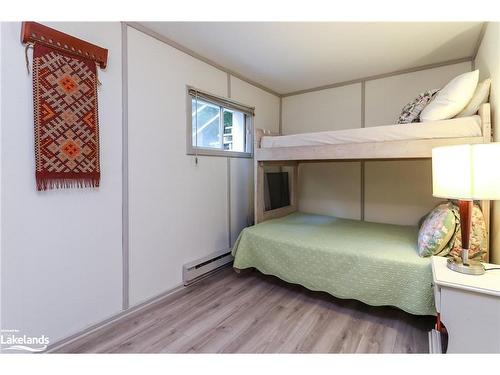 24 47Th Street N, Wasaga Beach, ON - Indoor Photo Showing Bedroom