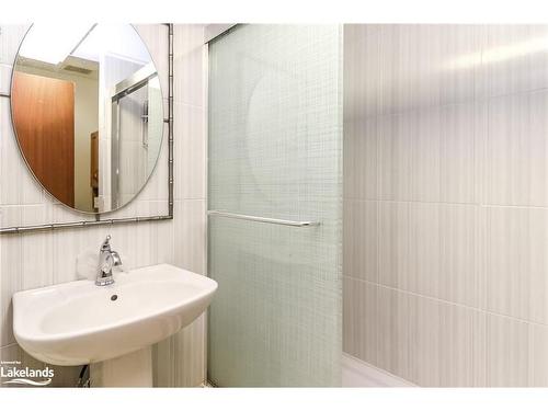 24 47Th Street N, Wasaga Beach, ON - Indoor Photo Showing Bathroom