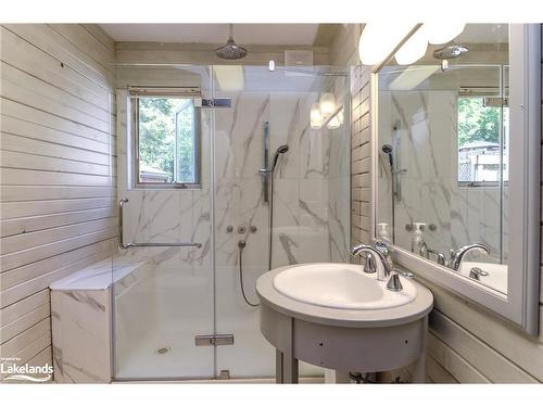 24 47Th Street N, Wasaga Beach, ON - Indoor Photo Showing Bathroom