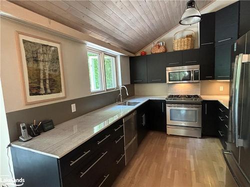 24 47Th Street N, Wasaga Beach, ON - Indoor Photo Showing Kitchen With Upgraded Kitchen