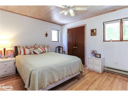 24 47Th Street N, Wasaga Beach, ON - Indoor Photo Showing Bedroom