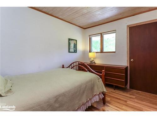 24 47Th Street N, Wasaga Beach, ON - Indoor Photo Showing Bedroom