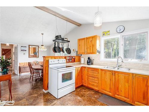 95 42Nd Street S, Wasaga Beach, ON - Indoor Photo Showing Kitchen With Double Sink