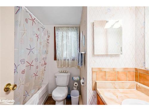 95 42Nd Street S, Wasaga Beach, ON - Indoor Photo Showing Bathroom