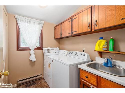 95 42Nd Street S, Wasaga Beach, ON - Indoor Photo Showing Laundry Room