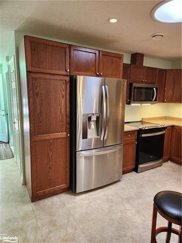 144 Meadow Lane, Wasaga Beach, ON - Indoor Photo Showing Kitchen With Stainless Steel Kitchen