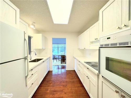 2705 Kingsway Drive, Kitchener, ON - Indoor Photo Showing Kitchen With Upgraded Kitchen