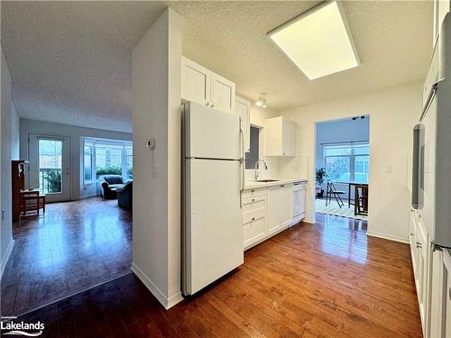 2705 Kingsway Drive, Kitchener, ON - Indoor Photo Showing Kitchen