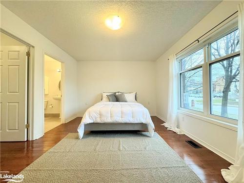 2705 Kingsway Drive, Kitchener, ON - Indoor Photo Showing Bedroom