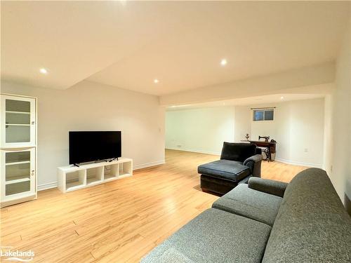 2705 Kingsway Drive, Kitchener, ON - Indoor Photo Showing Living Room