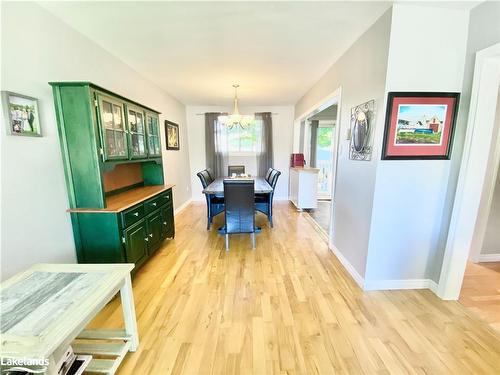 255 Chain Gate Drive, Midland, ON - Indoor Photo Showing Living Room