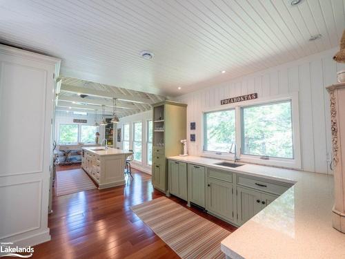 2105 Deer Island, Severn, ON - Indoor Photo Showing Kitchen