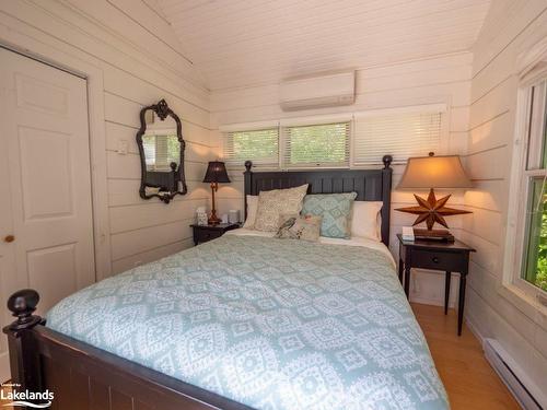 2105 Deer Island, Severn, ON - Indoor Photo Showing Bedroom