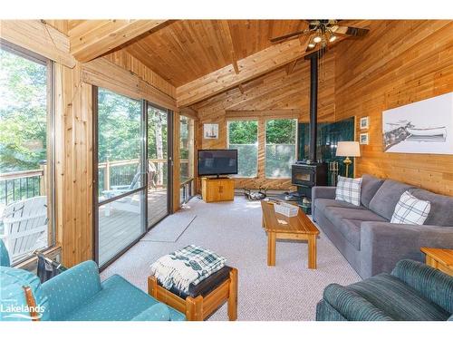 2401 Bear Lake Road, Dorset, ON - Indoor Photo Showing Living Room