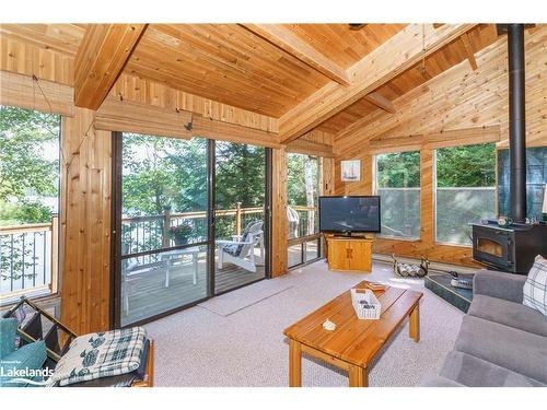 2401 Bear Lake Road, Dorset, ON - Indoor Photo Showing Living Room