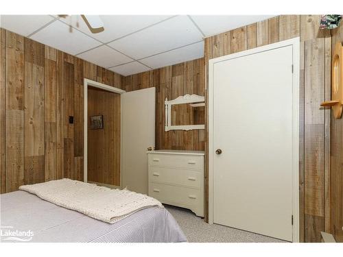 2401 Bear Lake Road, Dorset, ON - Indoor Photo Showing Bedroom