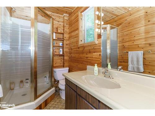 2401 Bear Lake Road, Dorset, ON - Indoor Photo Showing Bathroom