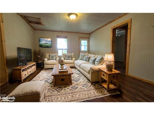 10 Glen Avenue, Parry Sound, ON - Indoor Photo Showing Living Room