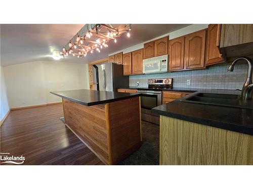 10 Glen Avenue, Parry Sound, ON - Indoor Photo Showing Kitchen