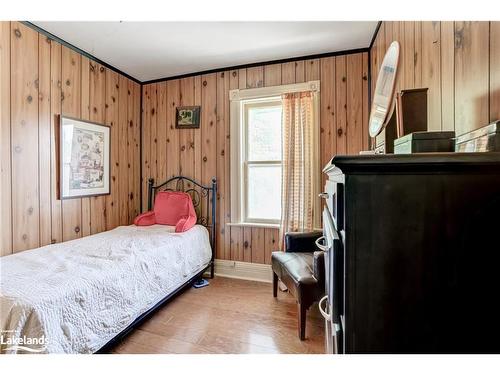 14 Lorne Avenue, Collingwood, ON - Indoor Photo Showing Bedroom