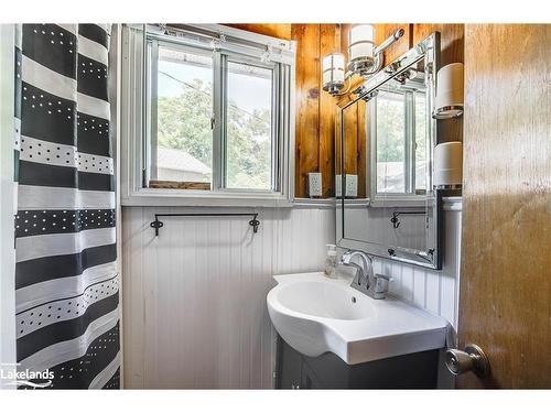 8 Nassau Court, Tiny, ON - Indoor Photo Showing Bathroom