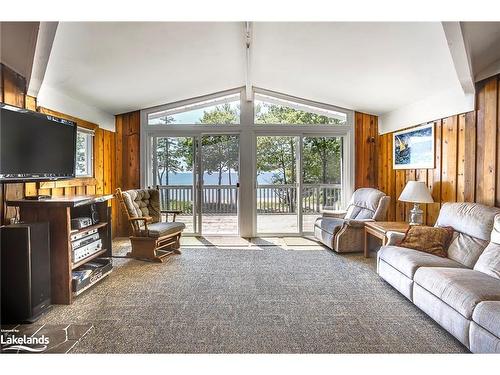 8 Nassau Court, Tiny, ON - Indoor Photo Showing Living Room