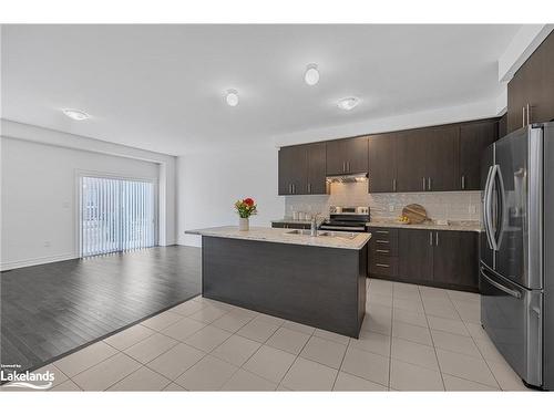 29 Lisa Street, Wasaga Beach, ON - Indoor Photo Showing Kitchen With Stainless Steel Kitchen With Upgraded Kitchen