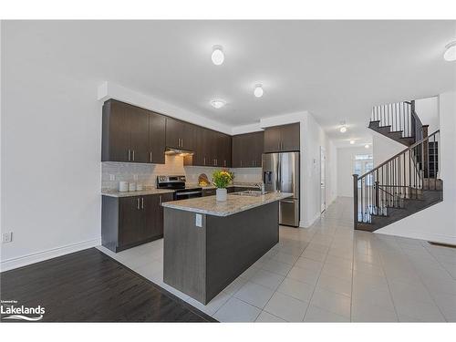 29 Lisa Street, Wasaga Beach, ON - Indoor Photo Showing Kitchen With Stainless Steel Kitchen With Upgraded Kitchen