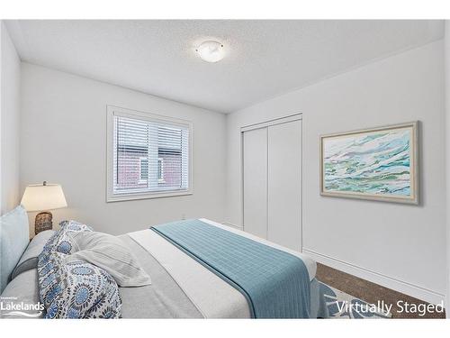 29 Lisa Street, Wasaga Beach, ON - Indoor Photo Showing Bedroom