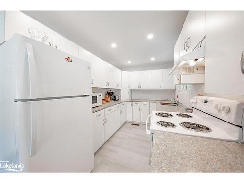 42 Parent Rd, Tiny, ON - Indoor Photo Showing Kitchen